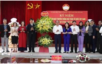 Phó Bí thư Thường trực Tỉnh ủy Tạ Văn Long chúc mừng Ủy ban Mặt trận Tổ quốc  Việt Nam tỉnh 