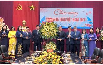 Phó Bí thư Thường trực Tỉnh ủy Tạ Văn Long chúc mừng các đơn vị giáo dục nhân kỷ niệm Ngày Nhà giáo Việt Nam