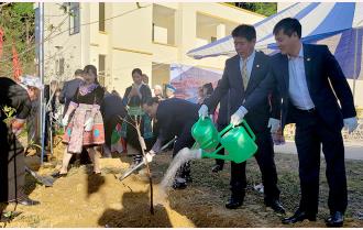 Đoàn công tác thành phố Mimasaka (Nhật Bản) tham quan Công ty TNHH Nippon Zoki và dự Lễ trồng cây hoa anh đào tại huyện Văn Chấn