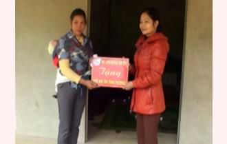 Hội Liên hiệp phụ nữ huyện Văn Yên bàn giao nhà mái ấm tình thương cho hội viên