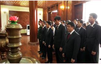 Đoàn đại biểu tỉnh Yên Bái dâng hương tưởng niệm Chủ tịch Hồ Chí Minh và viếng Nghĩa trang liệt sỹ tỉnh