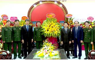 Các đồng chí lãnh đạo tỉnh chúc mừng Bộ Chỉ huy Quân sự tỉnh nhân kỷ niệm 77 năm Ngày thành lập Quân đội nhân dân Việt Nam 
