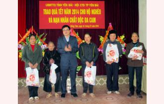 Tặng 60 suất quà cho các đối tượng nhân đạo phường Đồng Tâm