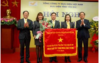 Bưu điện tỉnh Yên Bái nhận cờ thi đua của Thủ tướng Chính phủ