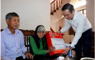Yên Bình: Gần 500 suất quà tết tặng người nghèo, gia đình chính sách