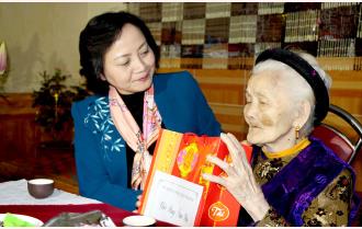 Bí thư Tỉnh ủy Phạm Thị Thanh Trà thăm, tặng quà tết hộ nghèo, gia đình chính sách tại huyện Yên Bình