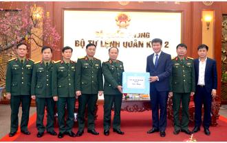 Chủ tịch UBND tỉnh Trần Huy Tuấn thăm, chúc Tết Bộ Tư lệnh Quân khu 2