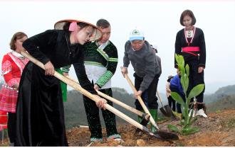 Lãnh đạo tỉnh Yên Bái dự Lễ hưởng ứng “Tết trồng cây đời đời nhớ ơn Bác Hồ” xuân Quý Mão 2023 tại huyện Văn Chấn
