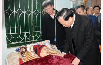 Bộ trưởng Bộ Lao động - Thương Binh và Xã hội Đào Ngọc Dung thăm, tặng quà Tết tại huyện Yên Bình