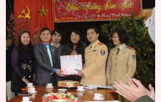 Hội LHTN Việt Nam tỉnh Yên Bái: Thăm tặng quà một số đơn vị trên địa bàn thành phố Yên Bái