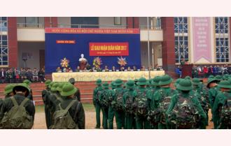 Các đồng chí lãnh đạo tỉnh Yên Bái dự Ngày hội giao quân