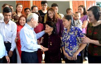 Tổng Bí thư, Chủ tịch nước Nguyễn Phú Trọng thăm hỏi, tặng quà gia đình chính sách tại Yên Bái
