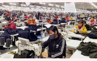 Yên Bái: Công trường, xưởng máy vào xuân