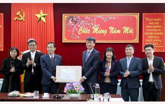 Chủ tịch UBND tỉnh Trần Huy Tuấn chúc tết Báo Yên Bái
