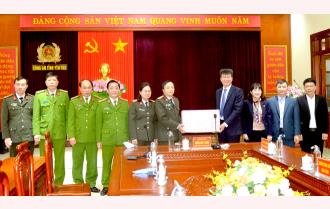 Chủ tịch UBND tỉnh Trần Huy Tuấn thăm, kiểm tra và chúc Tết các đơn vị trực Tết 
 
