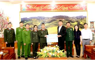 Chủ tịch UBND tỉnh Trần Huy Tuấn kiểm tra, chúc Tết các đơn vị làm nhiệm vụ trực Tết