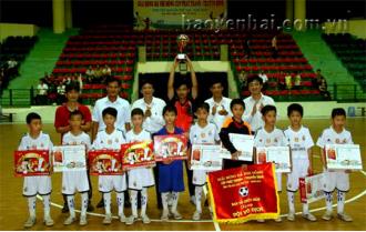 Bế mạc Giải bóng đá nhi đồng Cúp Phát thanh - Truyền hình tỉnh Yên Bái lần thứ XIII - năm 2015: Đội Văn Yên giành chức vô địch