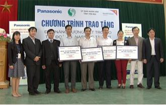 Panasonic Việt Nam trao tặng 702 đèn năng lượng mặt trời cho người dân Yên Bái