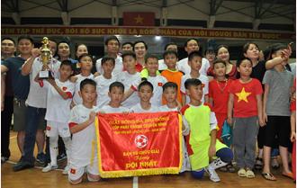 Đội bóng đá nhi đồng thành phố Yên Bái giành ngôi vô địch