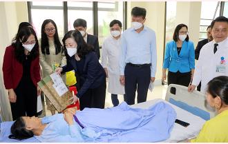Bộ trưởng Bộ Y tế Đào Hồng Lan thăm và kiểm tra một số cơ sở y tế trên địa bàn tỉnh Yên Bái