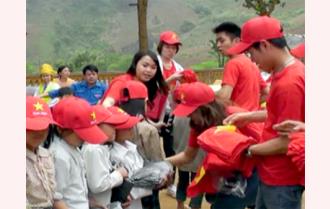 Chương trình “Nét bút tuổi thơ - Sao vàng Tây Bắc” hỗ trợ học sinh vùng cao Yên Bái