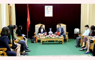 Đoàn cán bộ Đại sứ quán Hợp chủng quốc Hoa Kỳ tại Việt Nam thăm và làm việc tại Yên Bái