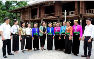 Phó Chủ tịch HĐND tỉnh Hoàng Thị Thanh Bình giám sát chính sách hỗ trợ phát triển du lịch tại thị xã Nghĩa Lộ
