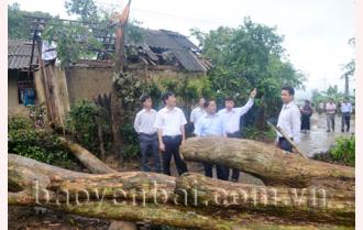 Phó chủ tịch UBND tỉnh Hoàng Xuân Nguyên kiểm tra khắc phục hậu quả mưa lốc tại Văn Chấn và thị xã Nghĩa Lộ