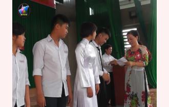 Trường THPT Hoàng Quốc Việt tuyên dương giáo viên và học sinh đạt thành tích cao trong năm học 2013 - 2014