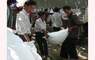 Trạm Tấu: 1.730 khẩu được hỗ trợ gạo thiếu đói giáp hạt