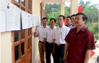 Phó bí thư Thường trực Tỉnh ủy Dương Văn Thống kiểm tra công tác chuẩn bị bầu cử tại huyện Yên Bình


