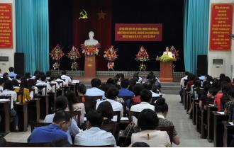 Bí thư Tỉnh ủy Phạm Thị Thanh Trà trực tiếp giảng dạy tại lớp bồi dưỡng kiến thức, kỹ năng cho cán bộ tham gia Đề án 11 của Tỉnh ủy