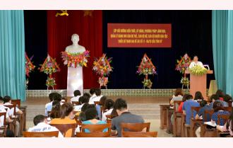Trưởng ban Tuyên giáo Tỉnh ủy Nguyễn Minh Tuấn giảng chuyên đề  công tác chính trị, tư tưởng của Đảng bộ tỉnh cho cán bộ tham gia Đề án 11
