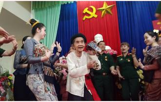 Nâng lên mối quan hệ hữu nghị Việt - Lào sắt son