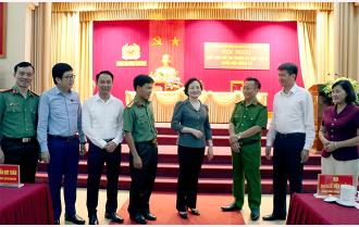 Bộ trưởng Bộ Nội vụ Phạm Thị Thanh Trà tiếp xúc cử tri lực lượng vũ trang Yên Bái