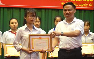 Trấn Yên tuyên dương, khen thưởng 118 học sinh có thành tích xuất sắc