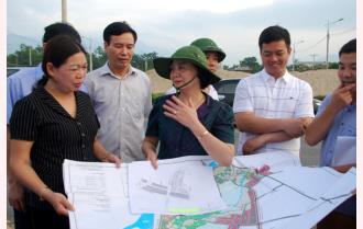 Bí thư Tỉnh ủy Phạm Thị Thanh Trà kiểm tra một số công trình trọng điểm  tại thị xã Nghĩa Lộ
