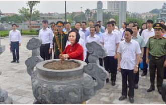 Lãnh đạo tỉnh dâng hương tưởng niệm nhà yêu nước Nguyễn Thái Học và các chiến sĩ hy sinh trong cuộc khởi nghĩa Yên Bái