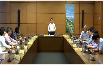 Trưởng đoàn Đại biểu Quốc hội tỉnh Yên Bái Đỗ Đức Duy thảo luận tổ về Dự án Luật Tần số vô tuyến điện và Luật Dầu khí (sửa đổi)