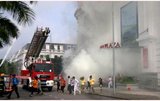 Diễn tập phương án chữa cháy và cứu nạn cứu hộ tại Trung tâm thương mại Vincom Plaza Yên Bái