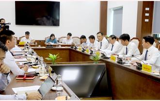 Thường trực Tỉnh ủy nghe báo cáo về thu hút đầu tư xây dựng khu Trung tâm thương mại tại thành phố Yên Bái
