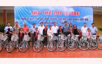 50 xe đạp tặng học sinh nghèo vượt khó huyện Văn Yên