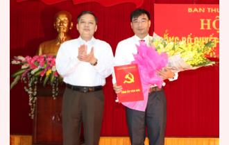 Đồng chí Nguyễn Chương Phát – Bí thư Huyện ủy Lục Yên nhận công tác tại Liên đoàn Lao động tỉnh