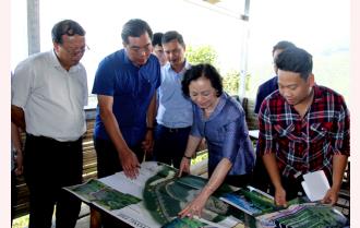 Bí thư Tỉnh ủy Phạm Thị Thanh Trà kiểm tra một số sản phẩm du lịch và mô hình phát triển kinh tế ở Mù Cang Chải
