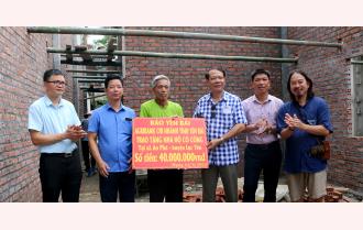 Báo Yên Bái phối hợp Kênh Văn hóa Việt Nam TV, Agribank Yên Bái hỗ trợ làm nhà và trao quà tại xã An Phú, huyện Lục Yên