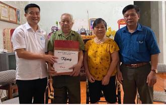 Văn Yên thăm, tặng quà 190 gia đình nạn nhân chất độc da cam