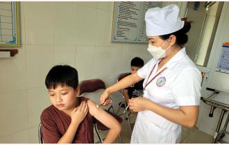 Yên Bái rà soát tiêm vét vắc xin Covid-19 để an toàn cho trẻ tới trường