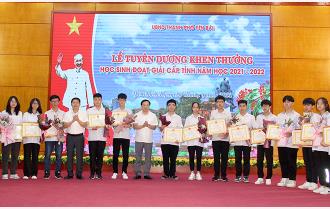Thành phố Yên Bái tuyên dương, khen thưởng 61 học sinh đạt giải cấp tỉnh