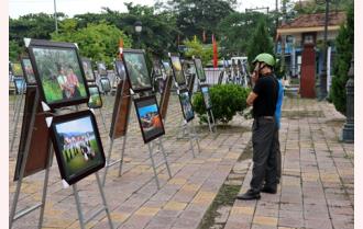 Triển lãm tranh ảnh nghệ thuật “Đất và người Yên Bái” tại thị xã Nghĩa 
Lộ

