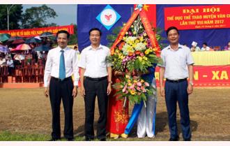 Phó Chủ tịch UBND tỉnh Dương Văn Tiến dự Lễ khai mạc Đại hội thể dục thể thao huyện Văn Chấn lần thứ VIII